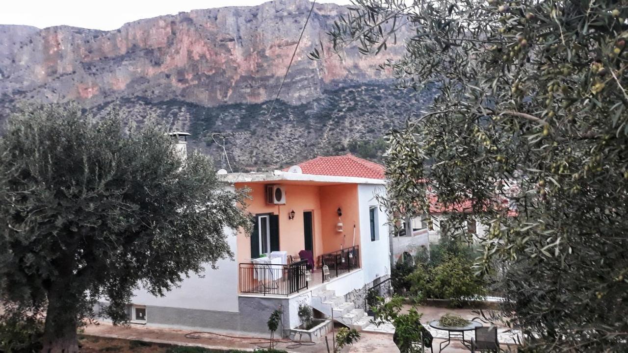 Nala'S House Apartment Leonidio Bagian luar foto